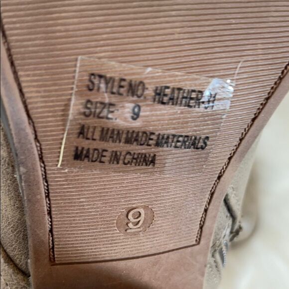 Breckelles Heather Tan Distressed Booties Sz 9 - Picture 5 of 6